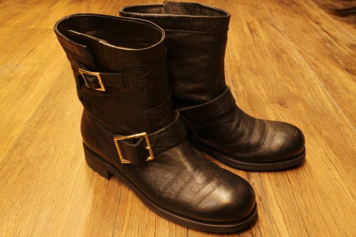 キャリアファッションのジミーチュウ