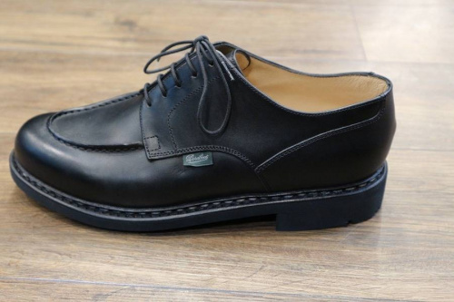 ビジネスアイテムのパラブーツ