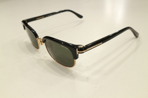 サングラスの服飾小物