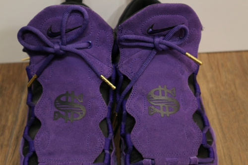 ナイキのAIR MORE MONEY