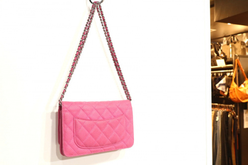 シャネルのチェーンショルダーバッグ