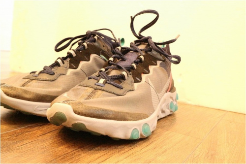 ナイキのREACT ELEMENT 87 BLUE