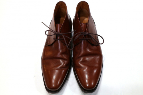 グロスター×ジャランスリウァヤのチャッカ―ブーツ