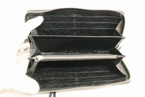 長財布のコンチネンタルジップ