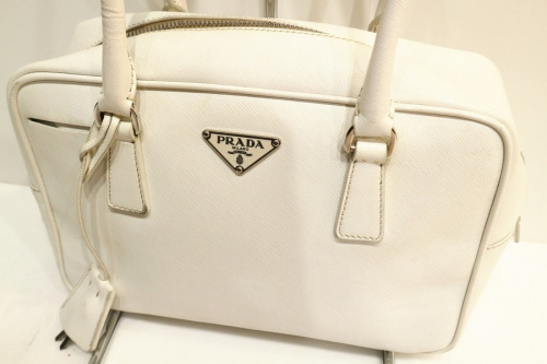 プラダのバッグ