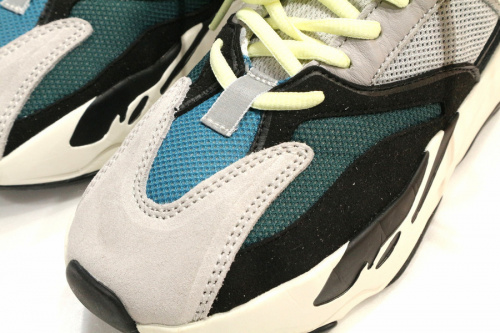 YEEZY BOOST 700の古着