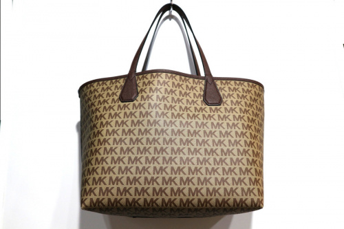 マイケルコースのﾘﾊﾞｰｼﾌﾞﾙﾄｰﾄﾊﾞｯｸﾞ