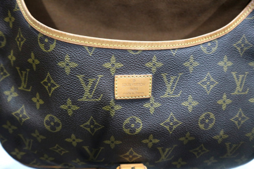 ショルダーバッグの市川