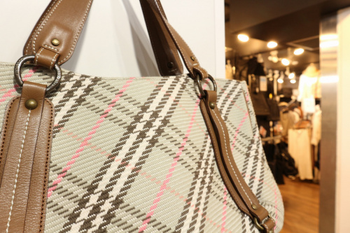 ラグジュアリーブランドのBURBERRY BLUE LABEL