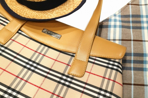 ラグジュアリーブランドのBURBERRY