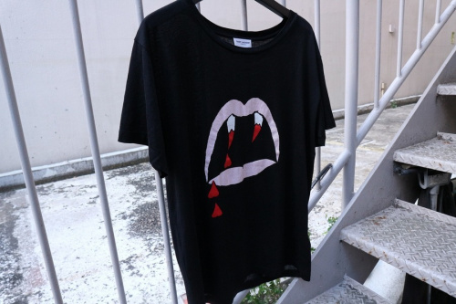 BLOOT LUSTER ヴァンパイアTEEのTシャツ