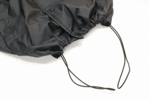 グラウンドワイの2重ラクガキロゴプリントナイロンコーチジャケット