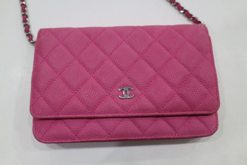 シャネルのチェーンショルダーバッグ