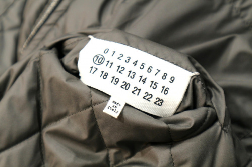 メゾンマルジェラのリバーシブルダウンジャケット