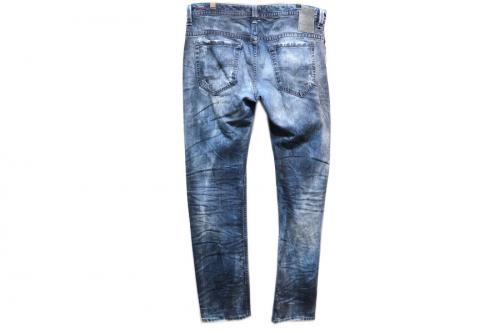 ディーゼルのダスト加工デニムパンツ