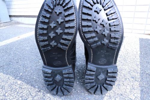 トリッカーズのブーツ