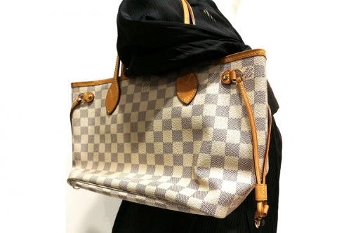 LOUIS VUITTON のルイ ヴィトン