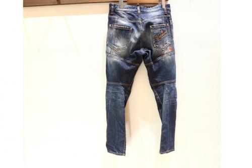 ディースクエアードのダメージ加工デニムパンツ