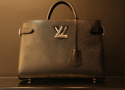 ラグジュアリーブランドのLOUIS VUITTON 　