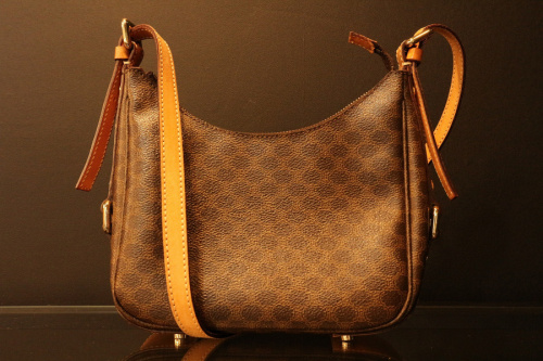 ラグジュアリーブランドのCELINE