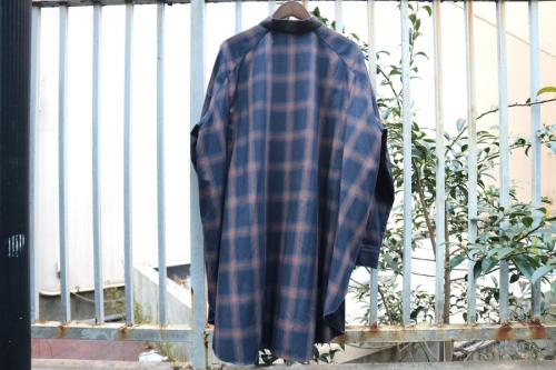 ジュンオカモトの蝉の羽の模様みたいなシャツ