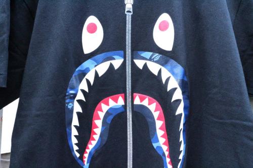 シャークのTシャツ