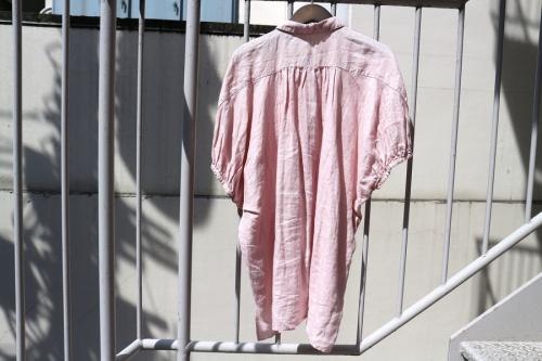 ネストローブのリネンブラウス