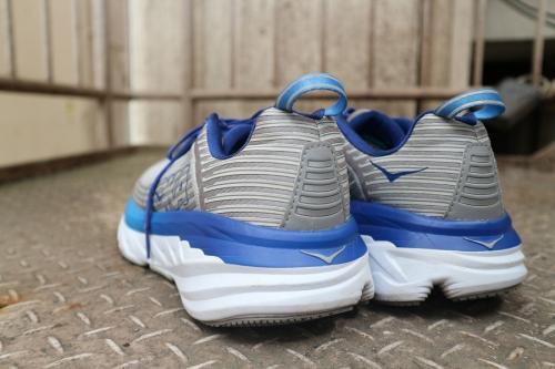 ホカ オネオネのジューズ