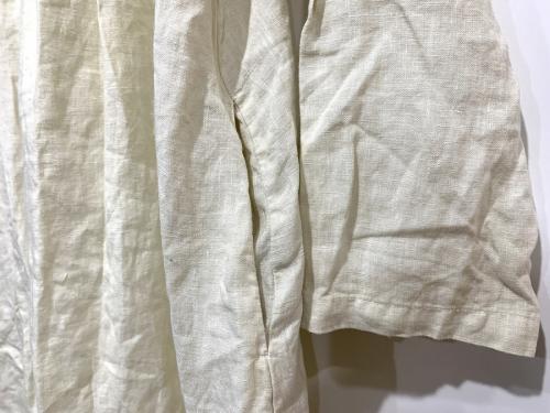 リネンワンピースのブラウスワンピース