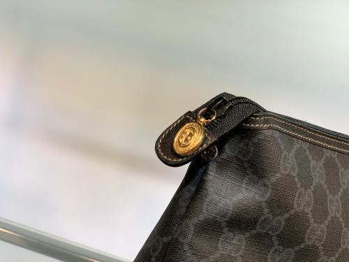 クラッチバッグのセカンドバッグ