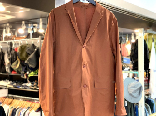 スポーツブランドのDESCENTE PAUSE