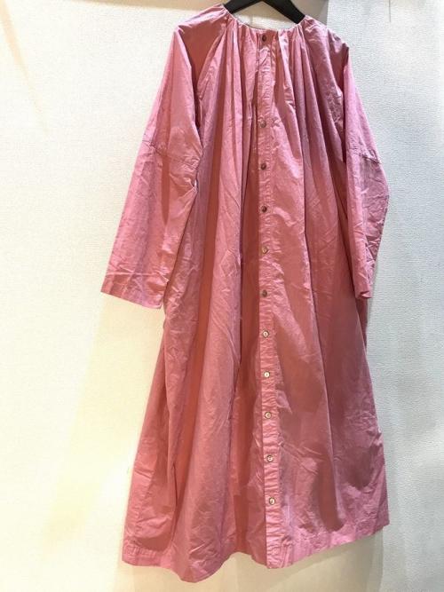 ネストローブのイノセントピンクワンピース