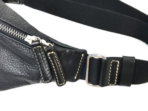 ウエストバッグのワンショルダーバッグ