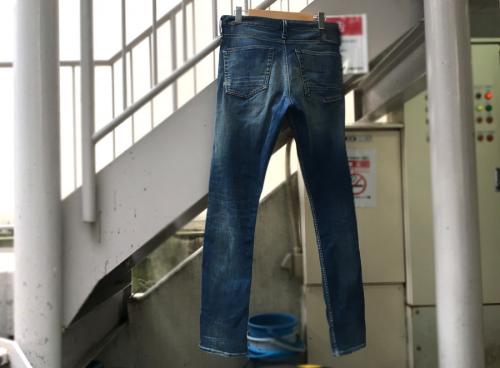 デンハムのデニムパンツ