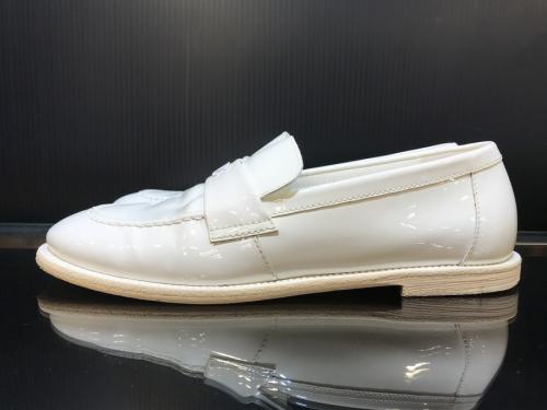 シャネルのココマークパテントローファー