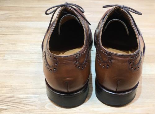 ジャランスリウァヤのレザーシューズ