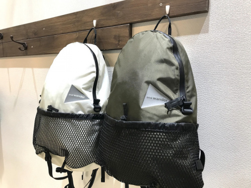 アウトドアブランドのAND WANDER