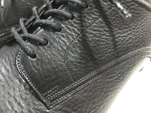 オフィサーシューズの革靴