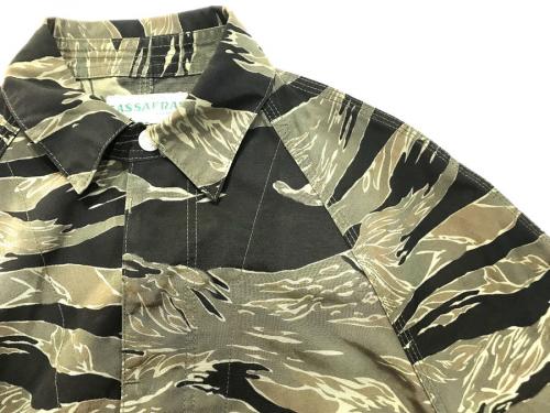 フォールリーフコートのミリタリーコート