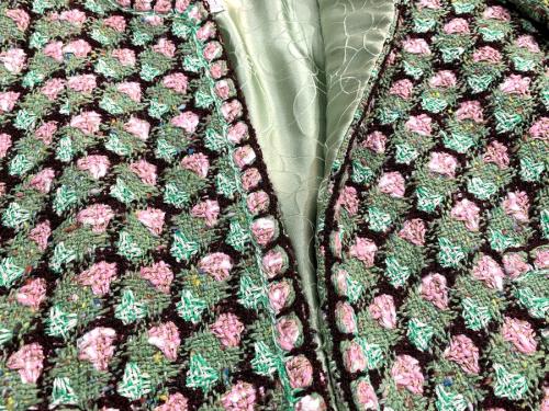 シャネルのフラワーツイードジャケット