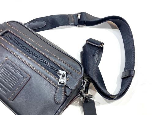 アカデミークロスボディの古着