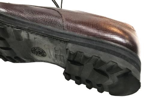 Uチップシューズの革靴