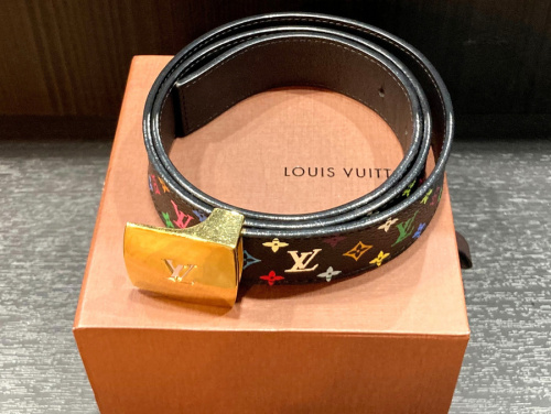 ラグジュアリーブランドのLOUIS VUITTON 　