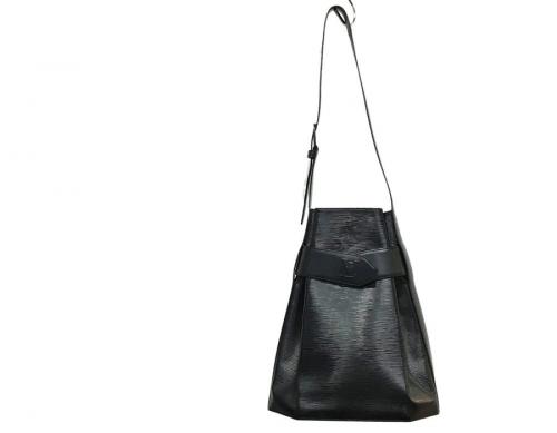 LOUIS VUITTON 　のルイ ヴィトン　