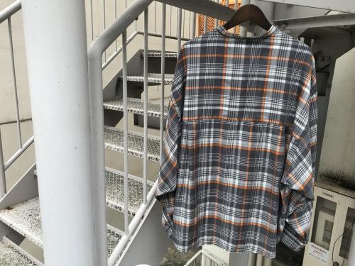 グラフペーパーのオーバーサイズシャツ