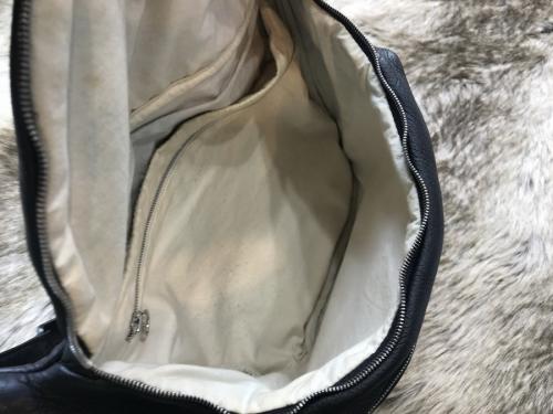 ウエストバッグのレザーバッグ