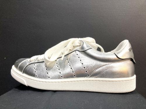 スニーカーの古着