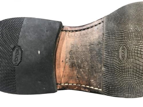 ウイングチップシューズの革靴