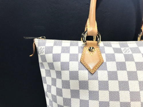 ラグジュアリーブランドのLOUIS VUITTON 　