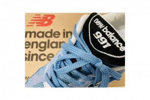 スニーカーのNEW BALANCE